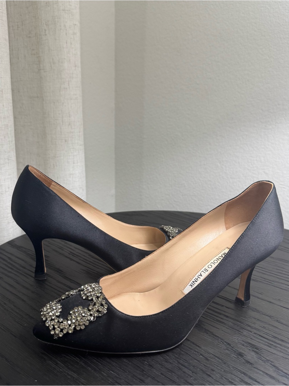 Manolo Blahnik Hangisi 70 Pumps Crystal Buckle Satin Black 37
